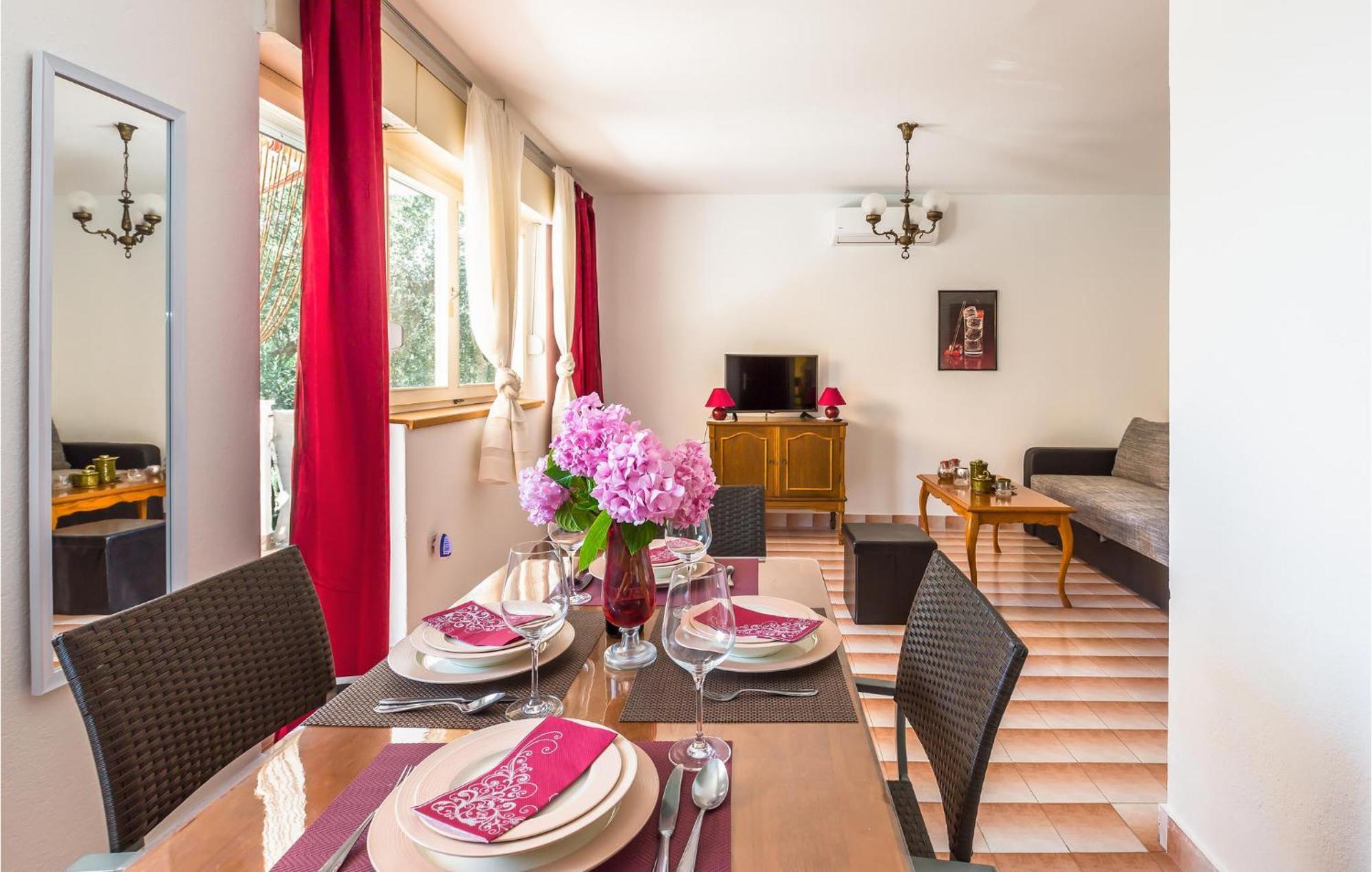 Nice Apartment In Tucepi With Wifi Exterior foto